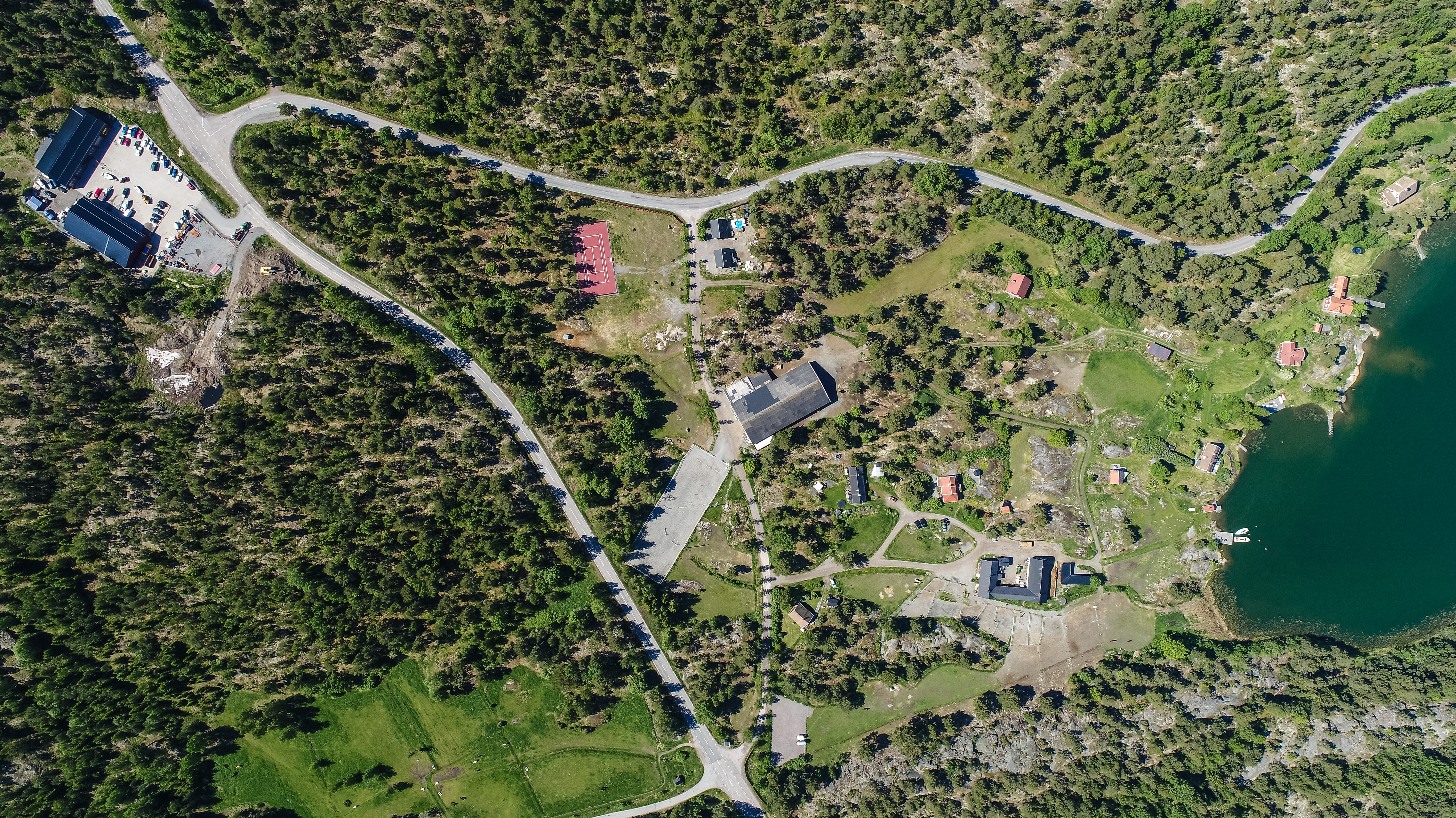 Bostadshus och ekonomibyggnader